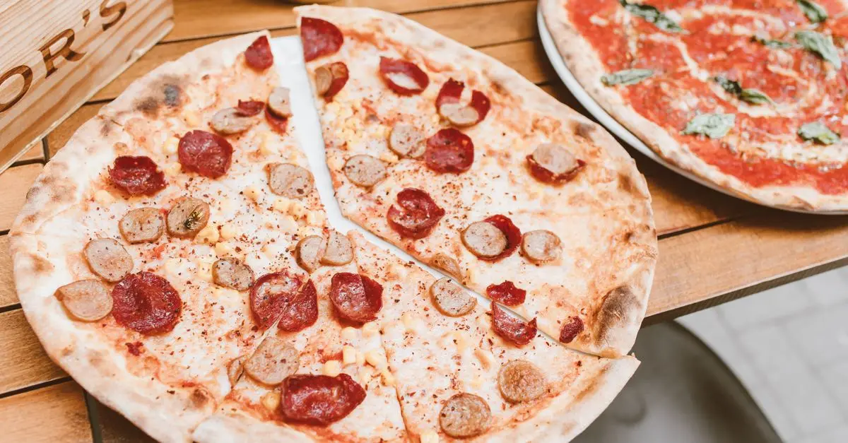 Préparer une Pizza Maison avec les Meilleurs Fromages