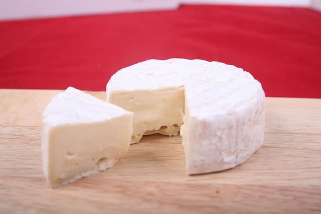 Les Fromages à Pâte Molle : Guide Complet et Dégustation